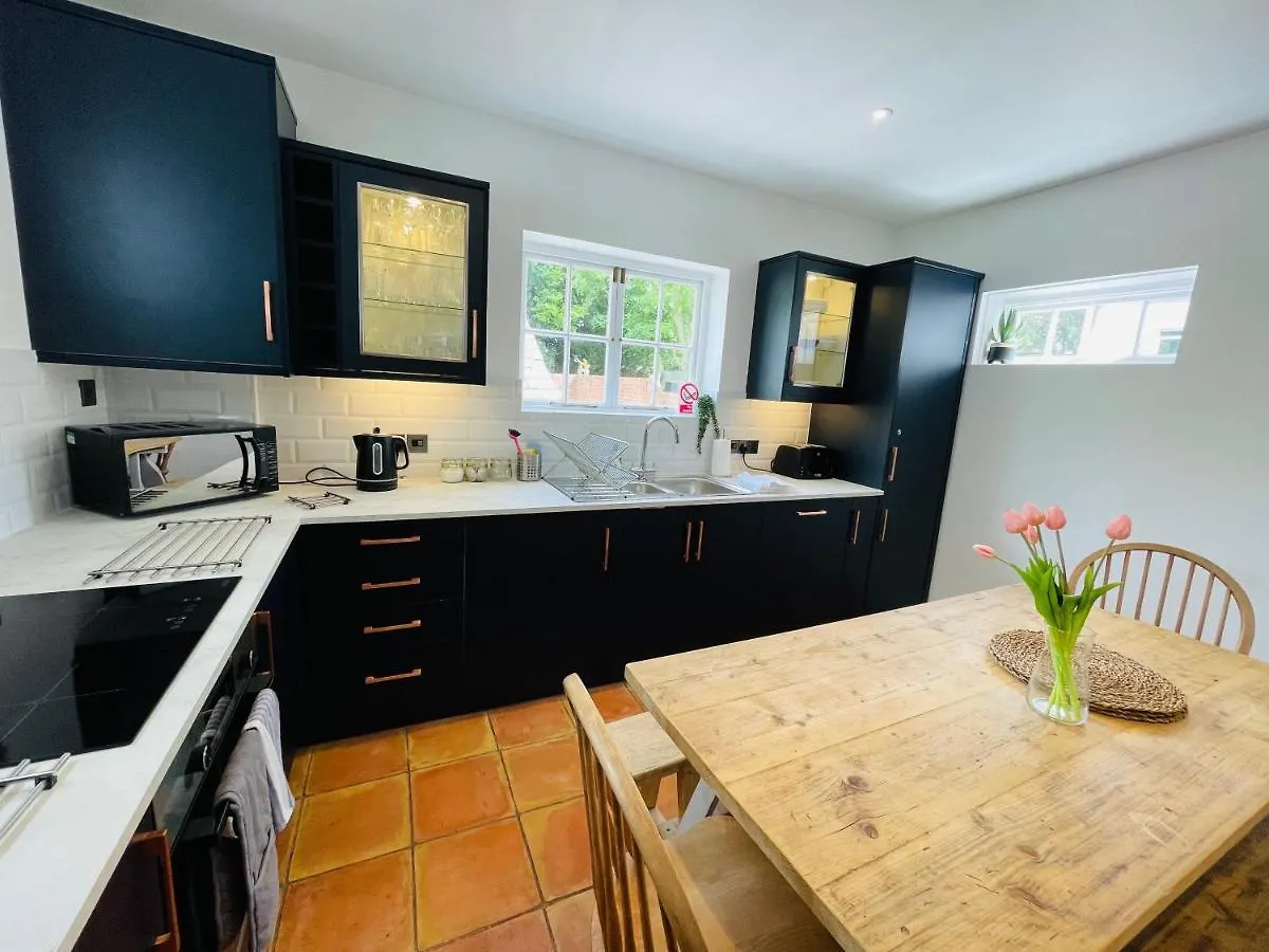 Nomihomes-Otis House-Free Parking X 2-Central -10Ppl Exeter 0*,  United Kingdom
